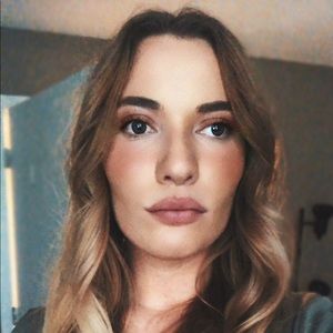 Meet your Posher, Malia